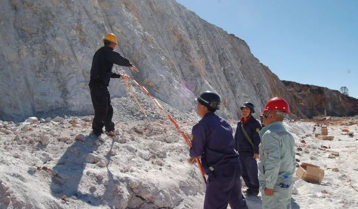 Az emulziós robbanóanyag kompozit műanyag fólia előnyei